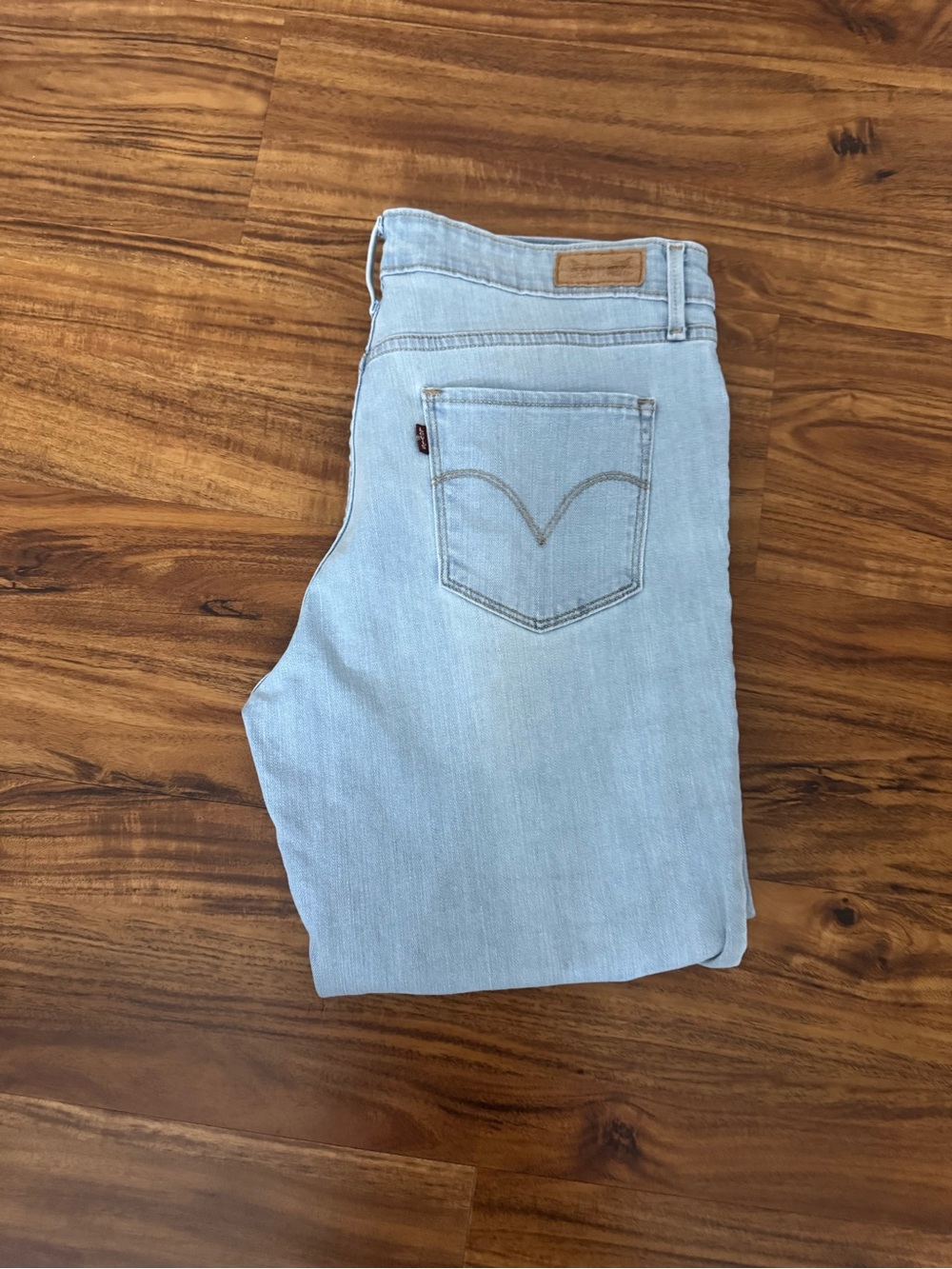 Levi’s Mid Rise  Skinny Size 12 Light Wash Blue